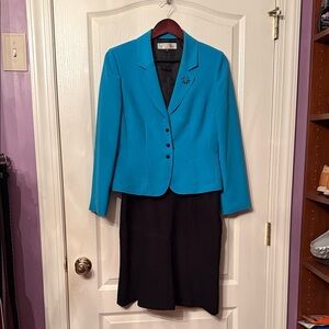Tahari ASL Blue and Black Women's Suit